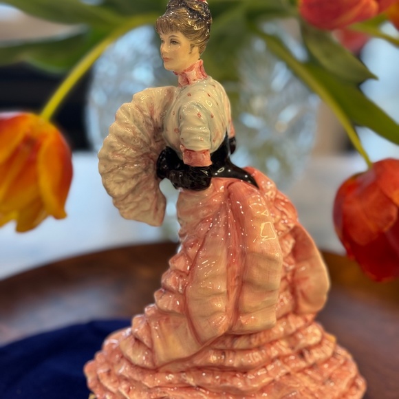 Royal Doulton Pretty Ladies "L'Ambitieuse" HN 3359 #844 of 5000 vintage 1991. - Picture 2 of 7